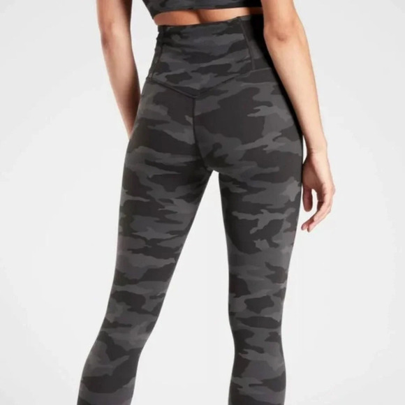 Athleta Black Elation Camo Print 7/8 Leggings - Picture 1 of 6